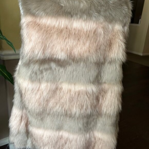 Signature Studio Faux Fur Sleeveless Vest Coat, XL, Color Taupe, NWT - Picture 3 of 4